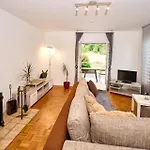 Haus Waldblick Apartman Daun